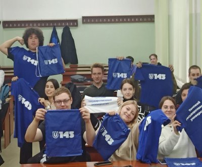 Первокурсникам НЮИ (ф) ТГУ вручили подарки Первокурсникам НЮИ (ф) ТГУ вручили подарки