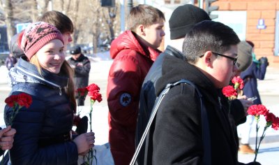 Возложение цветов к бюсту маршала авиации А. И. Покрышкина Возложение цветов к бюсту маршала авиации А. И. Покрышкина